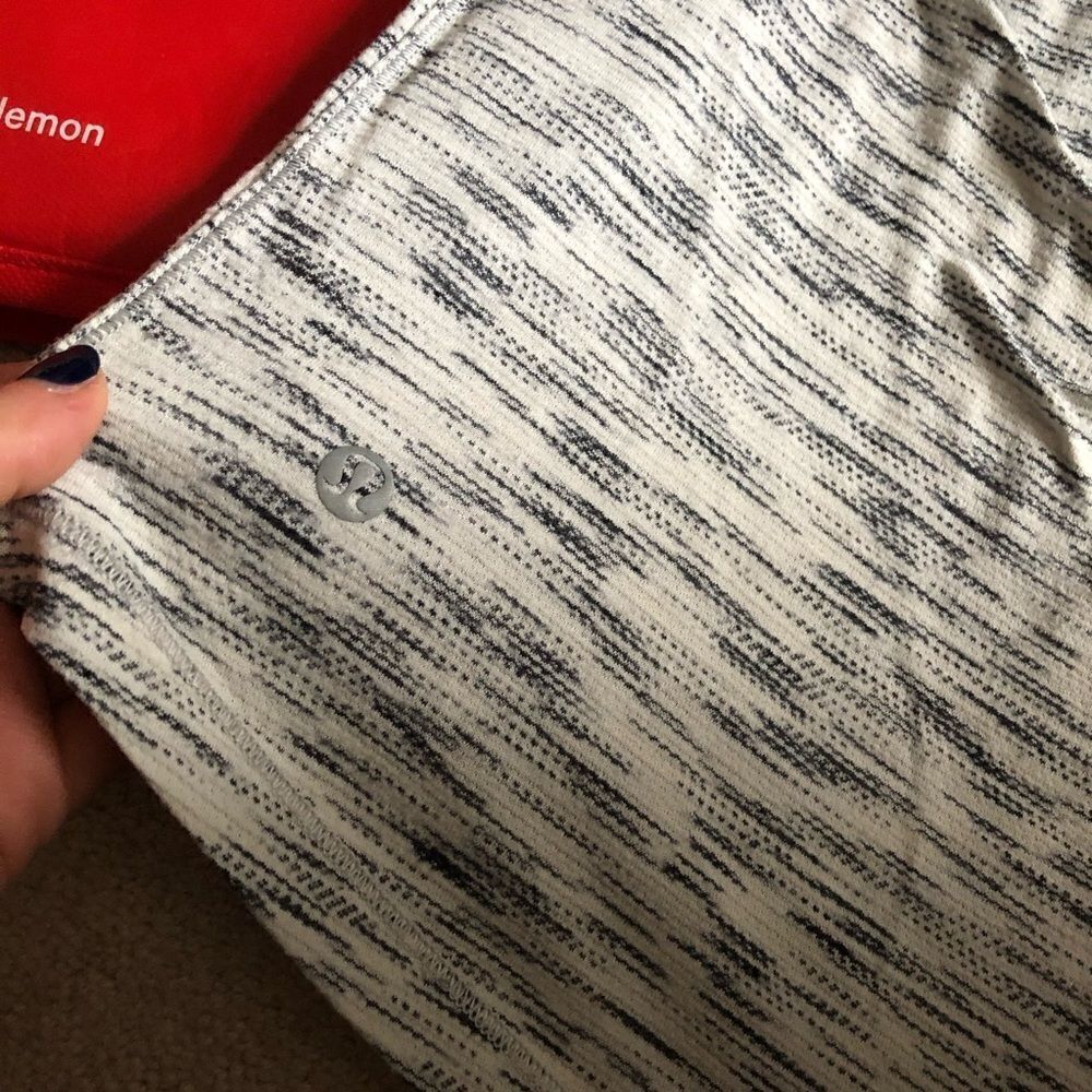 Lululemon run it out tee🍋 - Picture 4 of 7